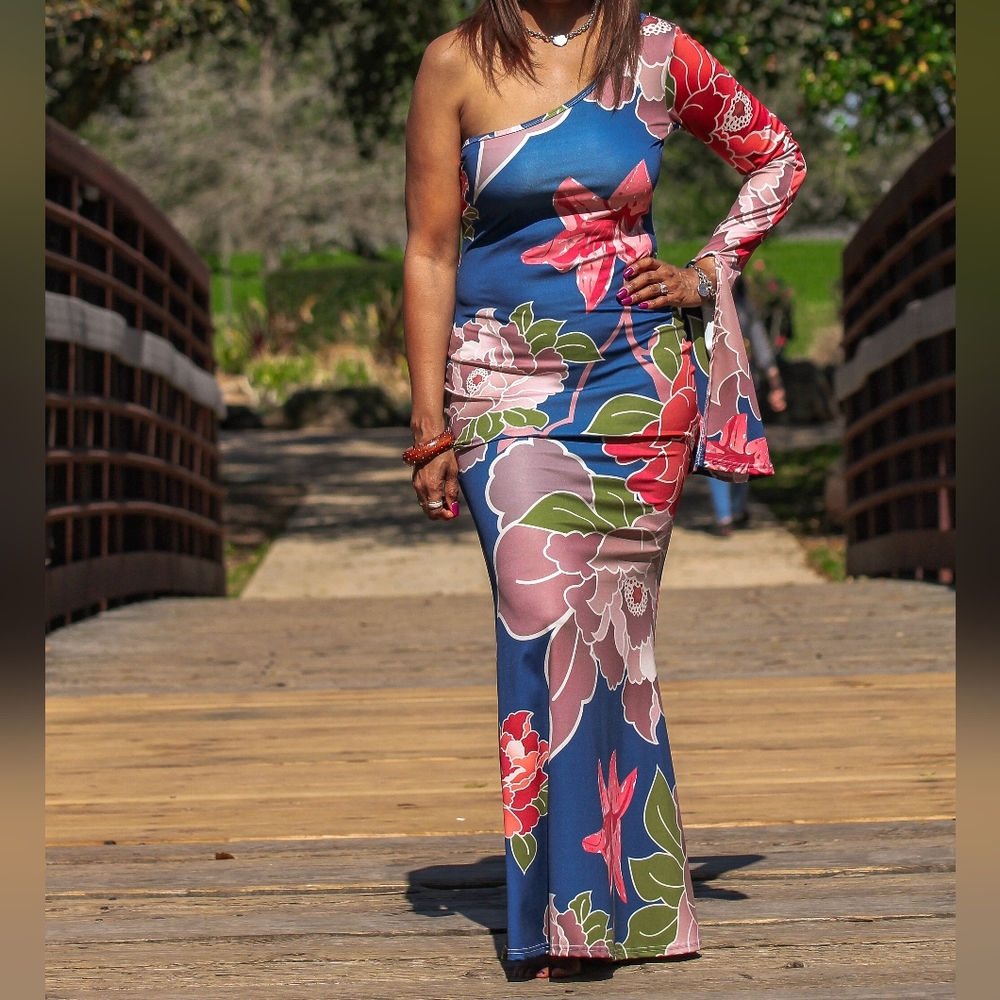 Women's One Shoulder Sleeved Bodycon Maxi Dress